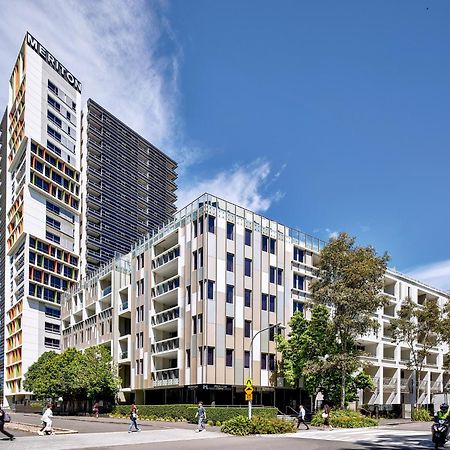 Meriton Suites Zetland Сидней Экстерьер фото The apartment complex at the former Olympic Village