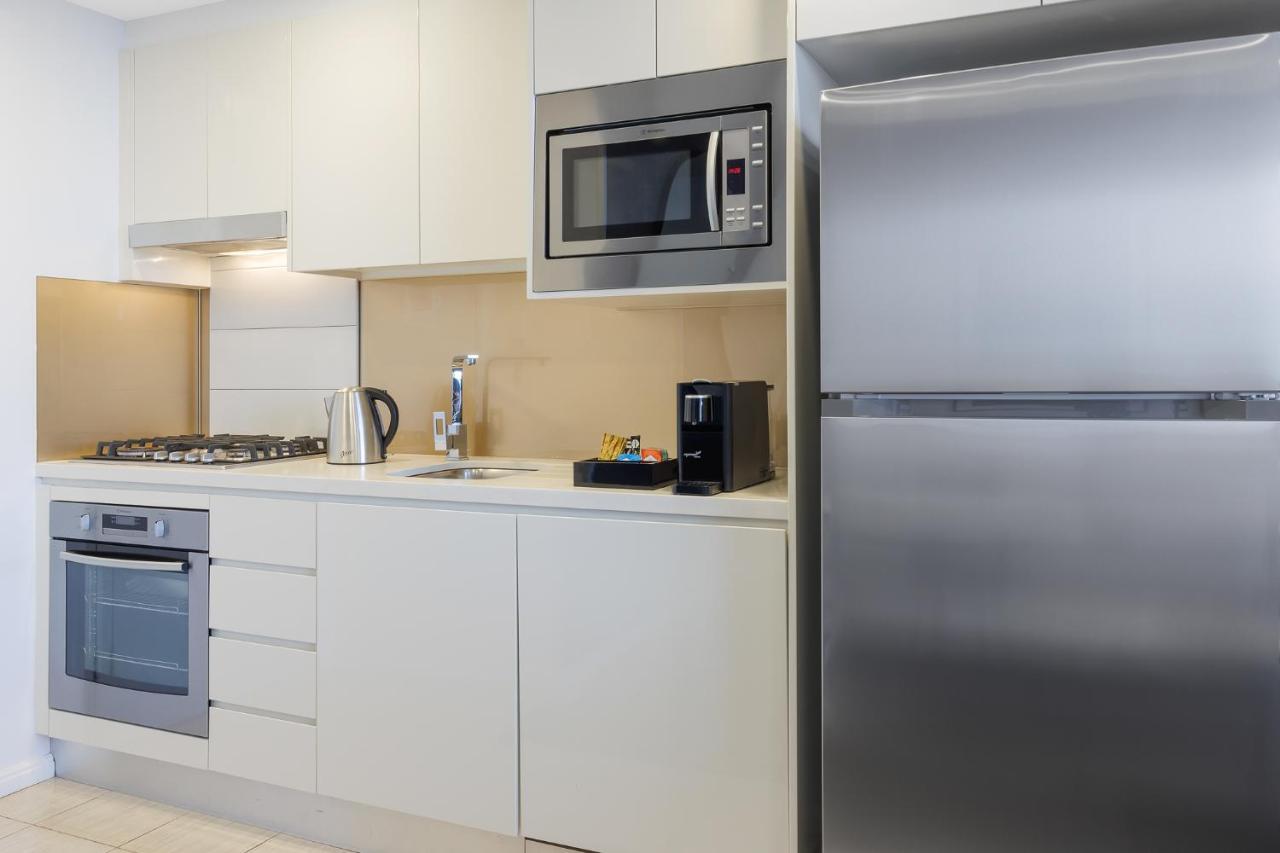 Meriton Suites Zetland Сидней Экстерьер фото A modern kitchen