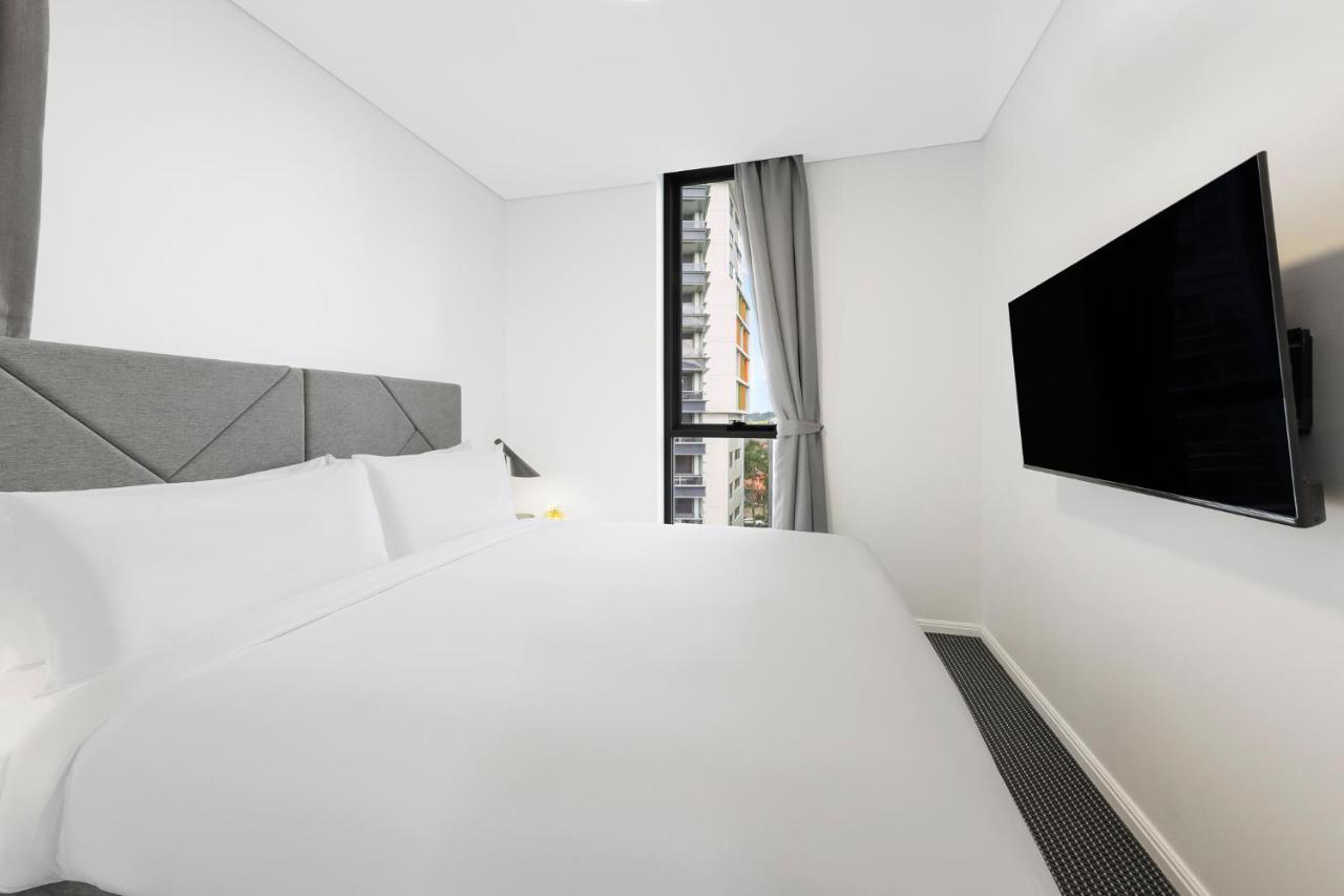 Meriton Suites Zetland Сидней Экстерьер фото A bedroom at the new student village