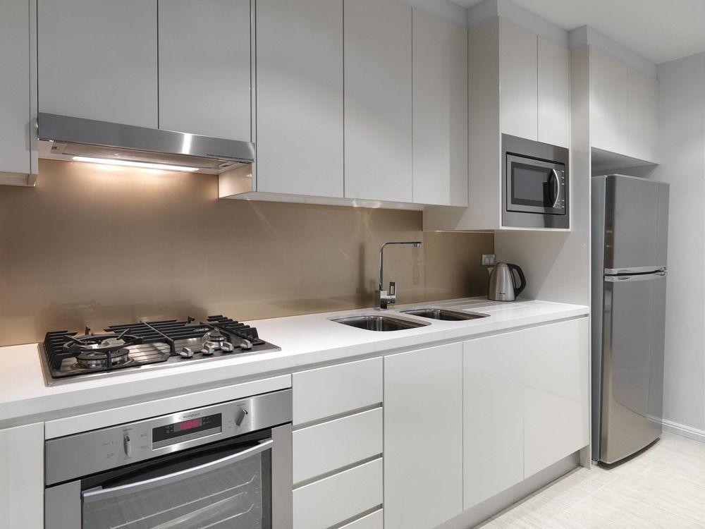 Meriton Suites Zetland Сидней Экстерьер фото A modern kitchen