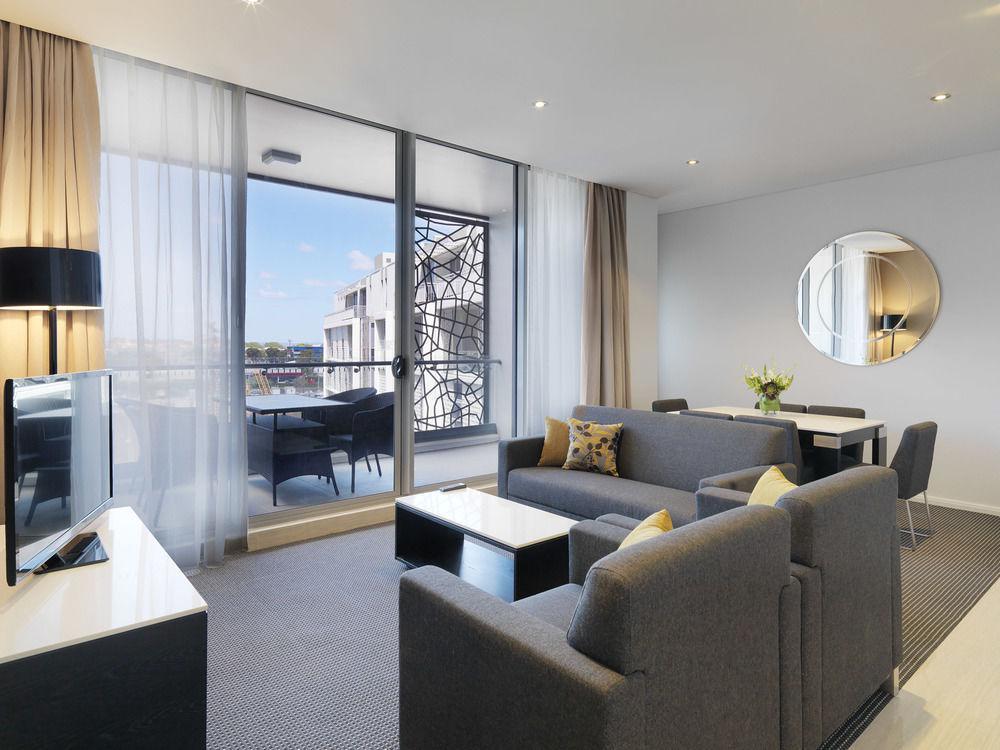 Meriton Suites Zetland Сидней Экстерьер фото A suite at the hotel